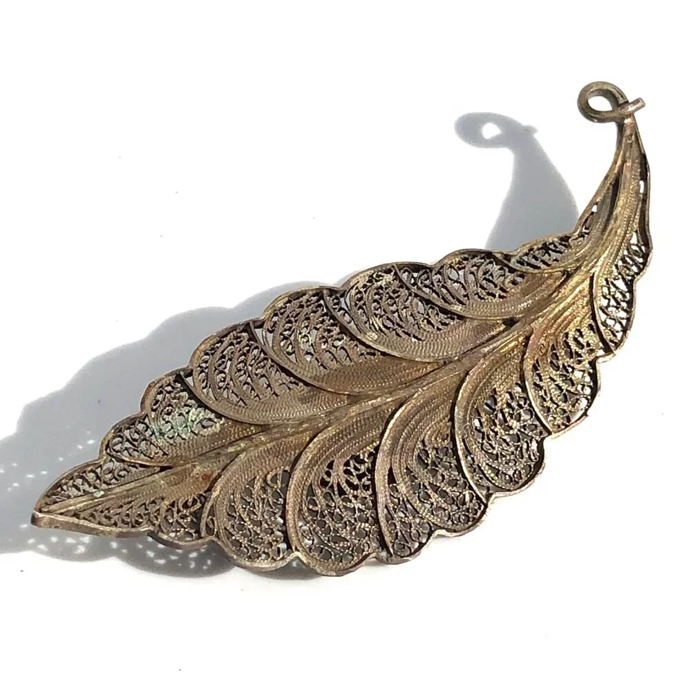 vintage filigree leaf pin brooch Portuguese brass tone delicate Victorian nature - Picture 7 of 16